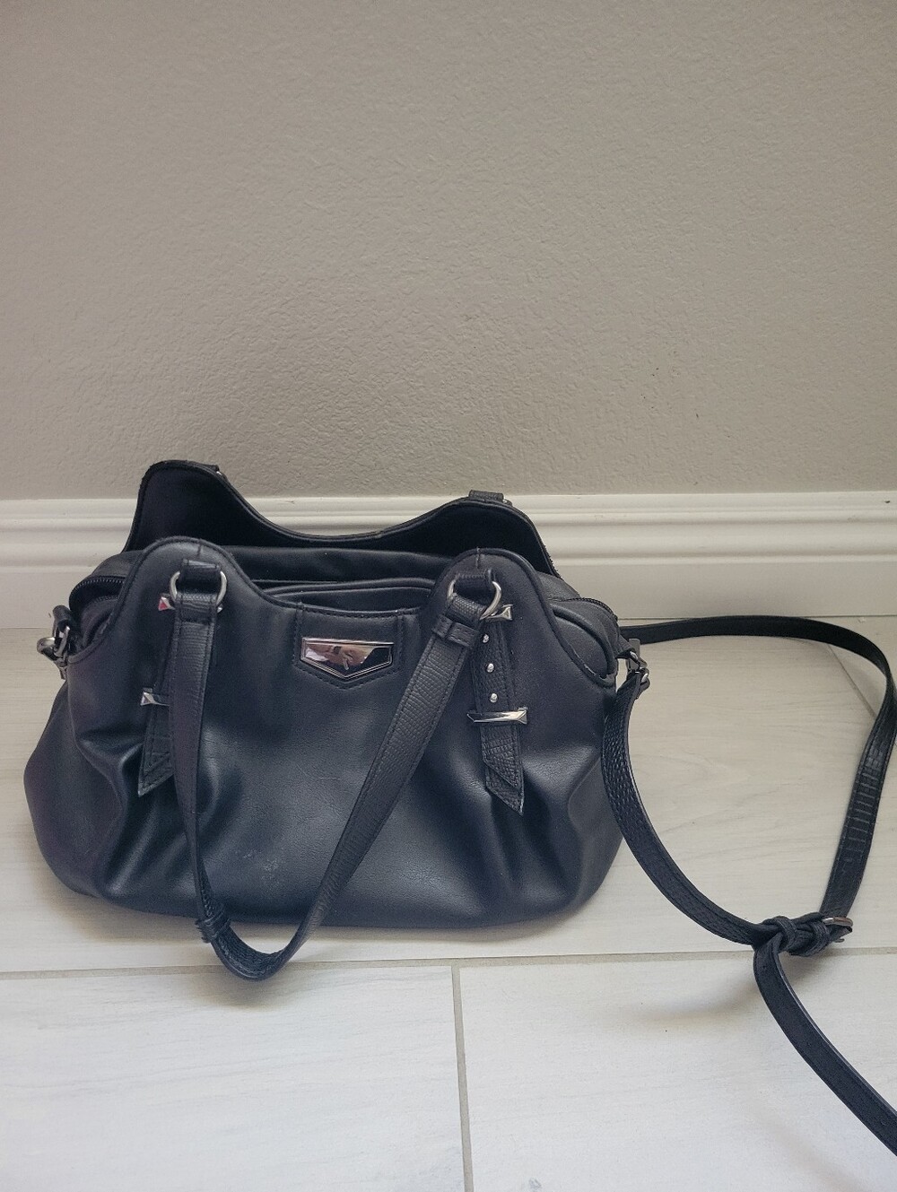 Simply Vera Vera Wang Black Shoulder Or Crossbody Strap Handbag Spacious